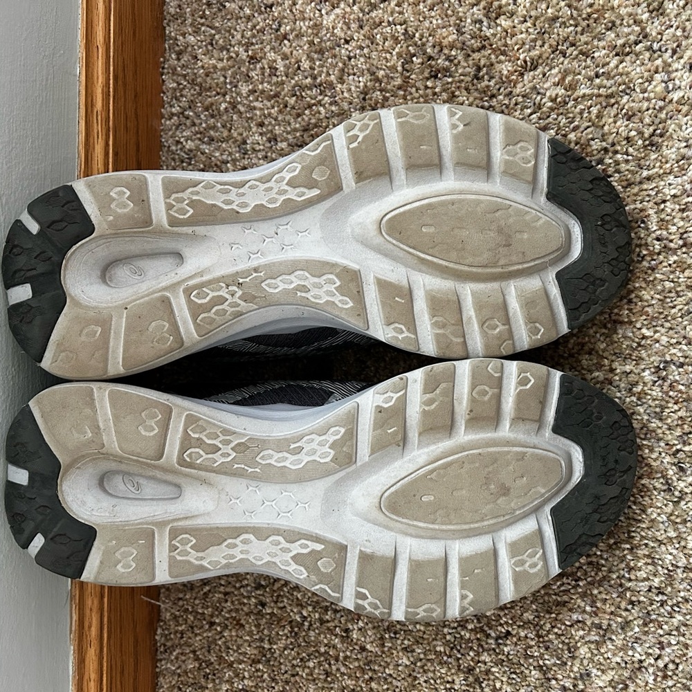 Women’s ASICS - Picture 3 of 5